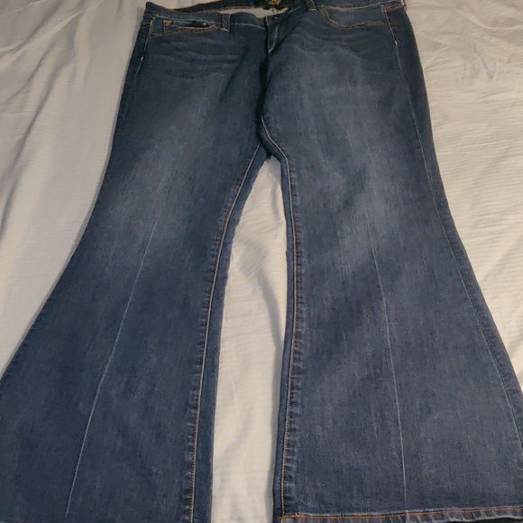 Lucky Brand Charlie Flare jeans - Picture 2 of 4